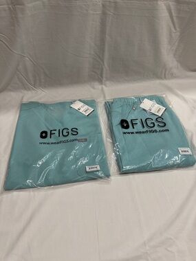 FIGS Men’s Teal Scrub Set - Top & Jogger Pants